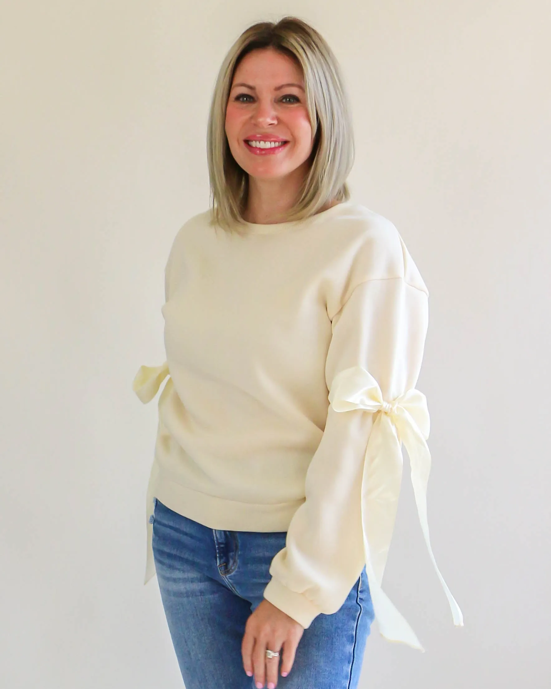 Bow Detail Sweatshirt in Cream