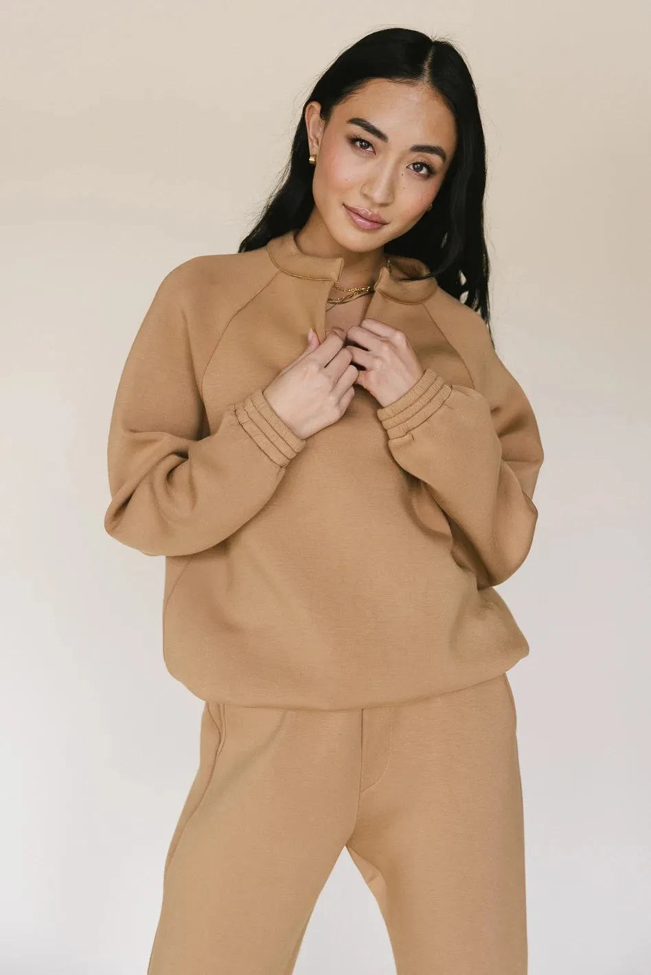 Parker Sweatshirt in Camel